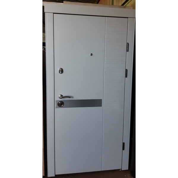 Вхідні залізні двері в квартиру Qdoors ДЕЛЛА
